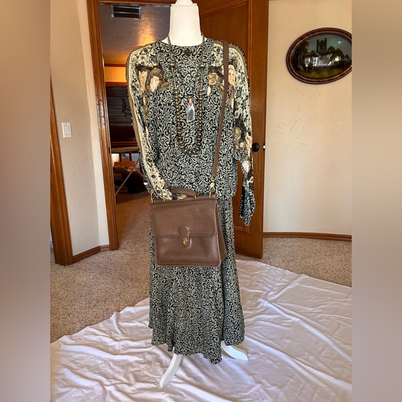 Carole Little Dresses & Skirts - Vintage 90s Carole Little Black and Cream swing dress, cinched hip Size 12